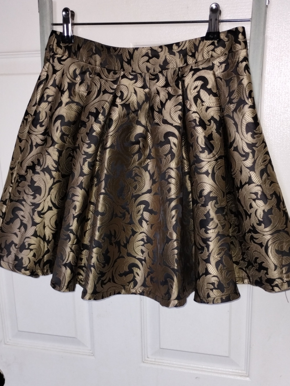 Metallic Gold & Black Damask Jacquard Pleated Mini Skirt. Size Med